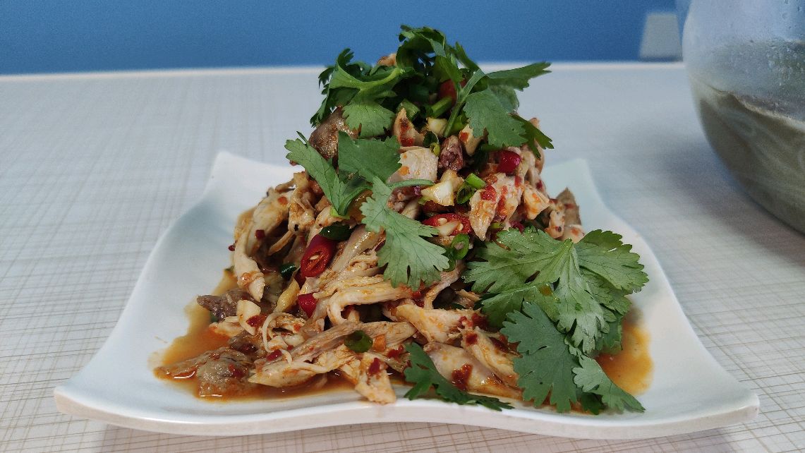 这才是凉拌鸡丝的正确做法,香辣可口,简直让人流连忘返