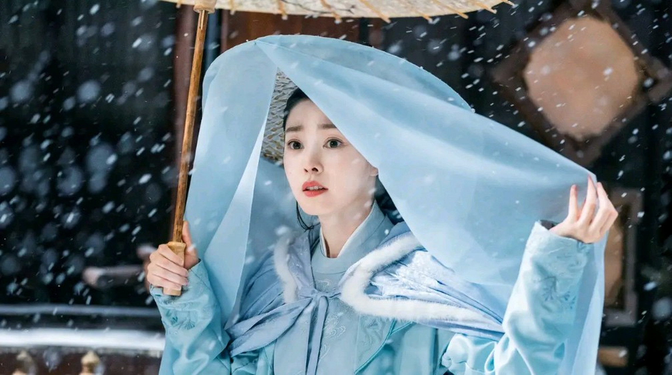 一次节目中,宋轶对窦骁说:泡脚的时候要吃百香果,要一边泡脚一边吃