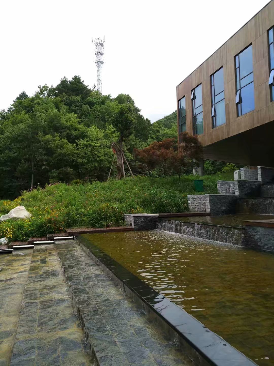 悠然山庄的自然与人文