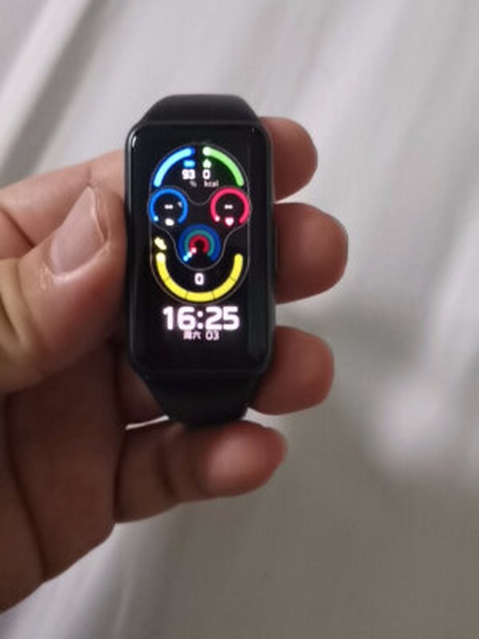 华为手环b6与小米手环哪个好,华为手环6和小米6nfc手环哪个好  华为