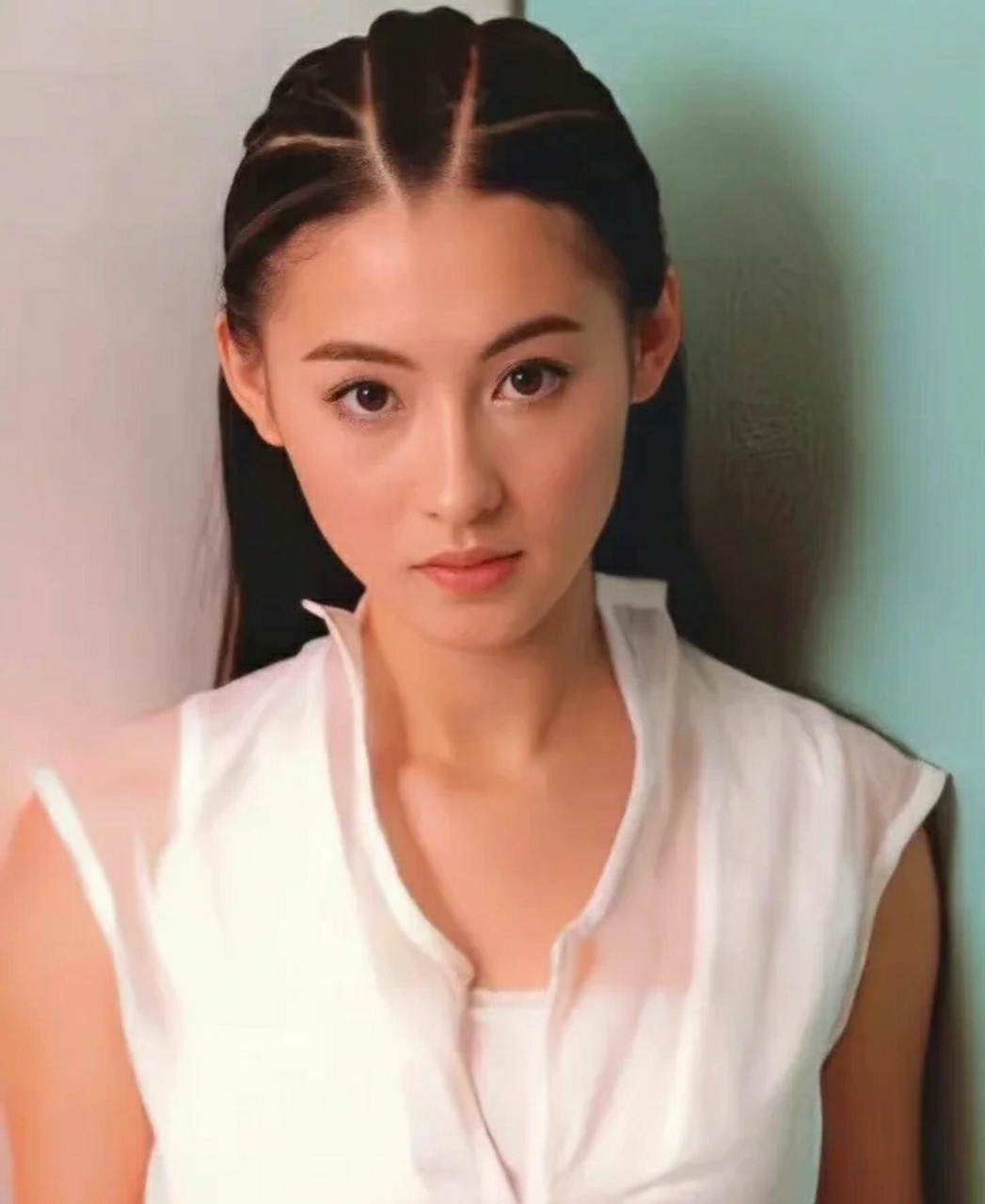 当其他女明星还在追求露额头高颅顶的时候,真正的神颜张柏芝,已经露