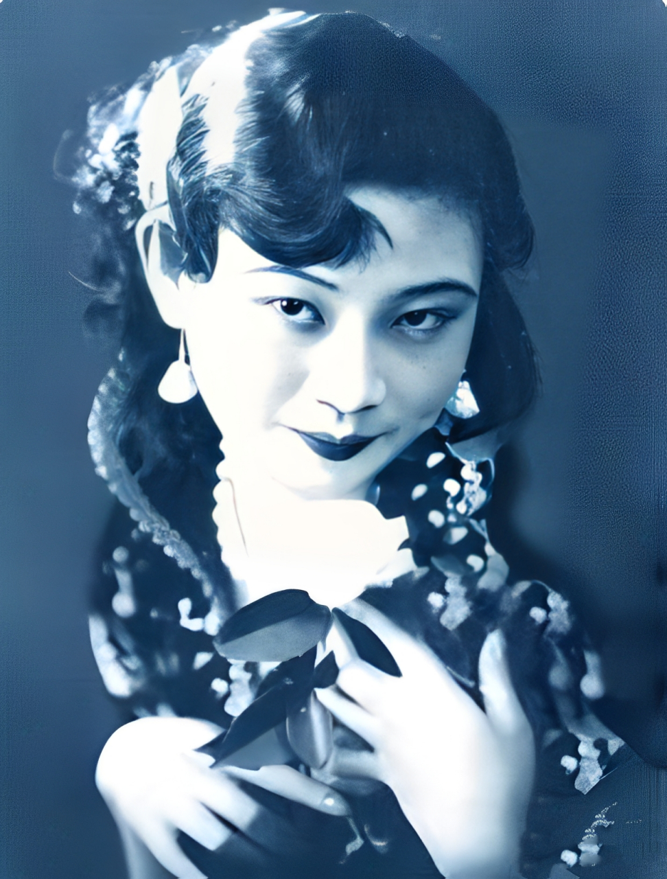 抗战时,日本人找到女影星胡蝶,希望她出演一部"中日亲善"的电影,胡蝶