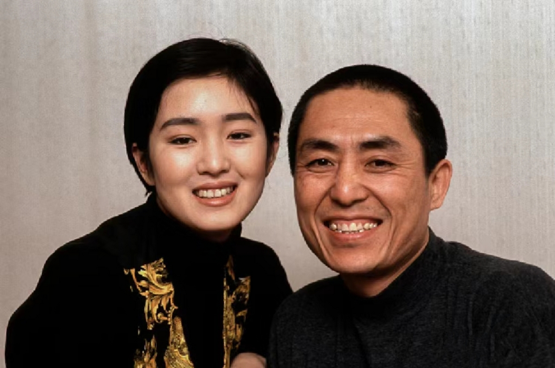 30年前的巩俐和张艺谋导演好配. 那时二人都风华正茂.