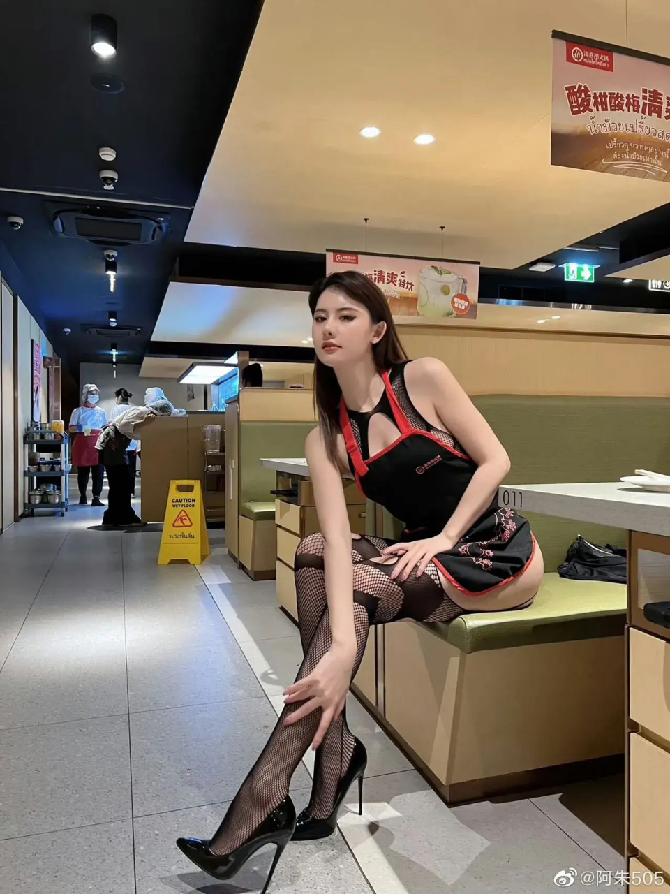 爆款练习生# 你们要找的海底捞女主角就是这个阿朱