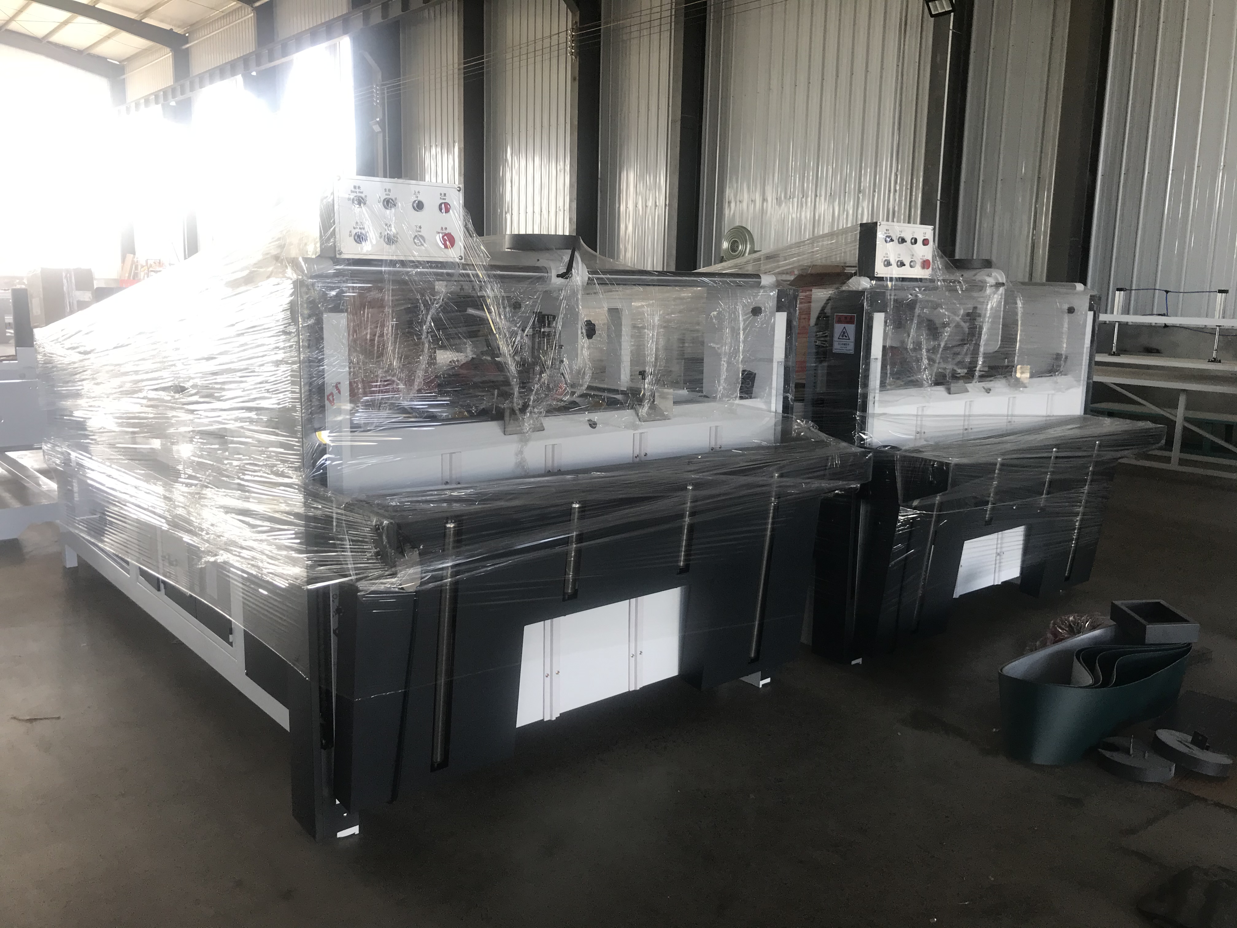 万国机械半自动粘箱机