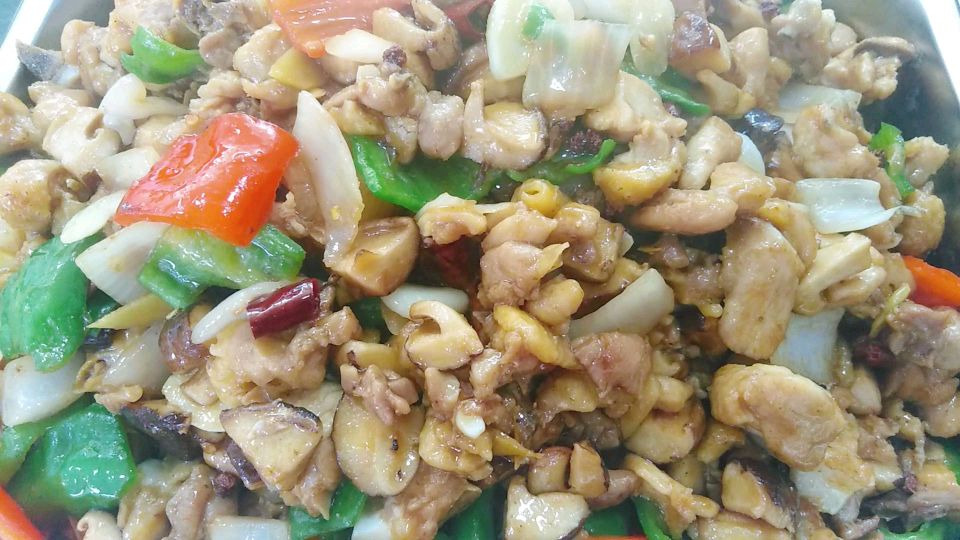 香菇炒滑鸡这样做,香菇鲜美鸡肉嫩滑,超级下饭的一道家常菜