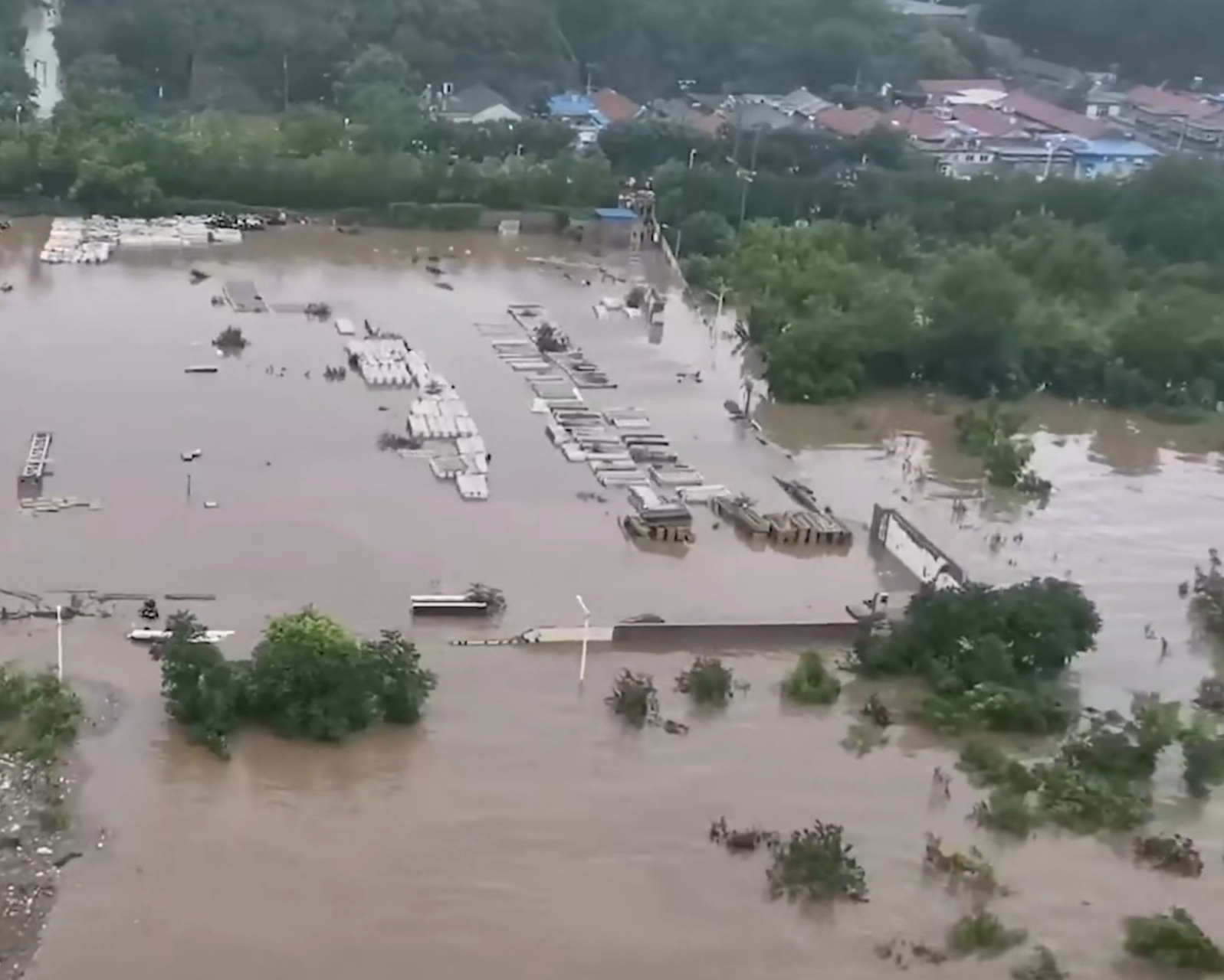 台风暴雨洪水天灾无情 北京 河北受灾严重希望大家都平平安安[点亮