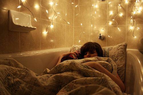 心理学:喜欢开灯睡觉的人是什么样的性格?