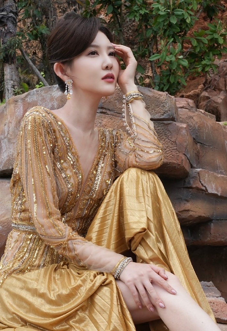 美女主持人郭玮