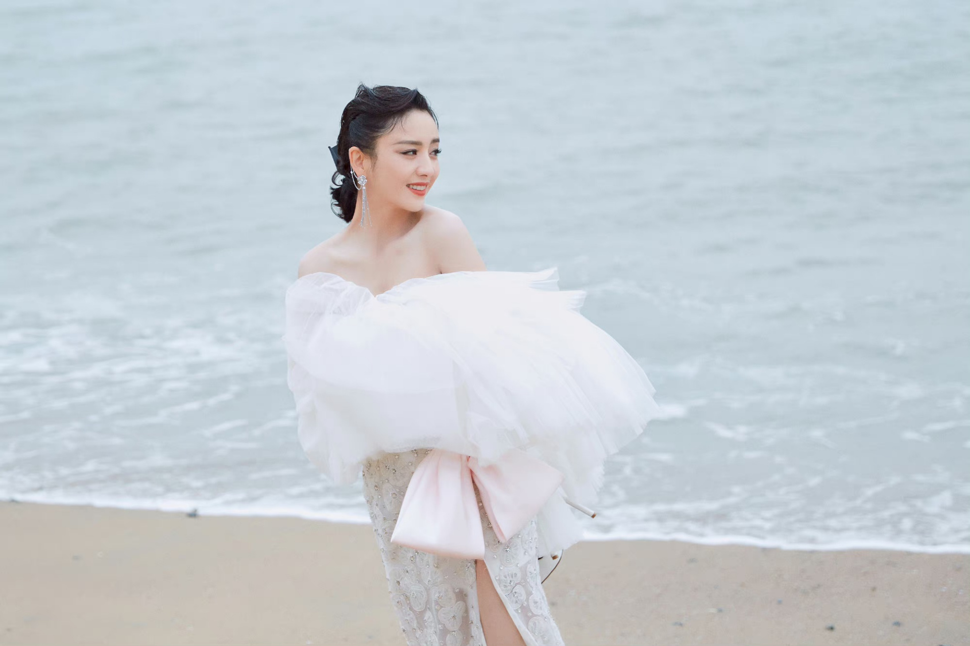 佟丽娅  光jio丫[打call][打call][打call]