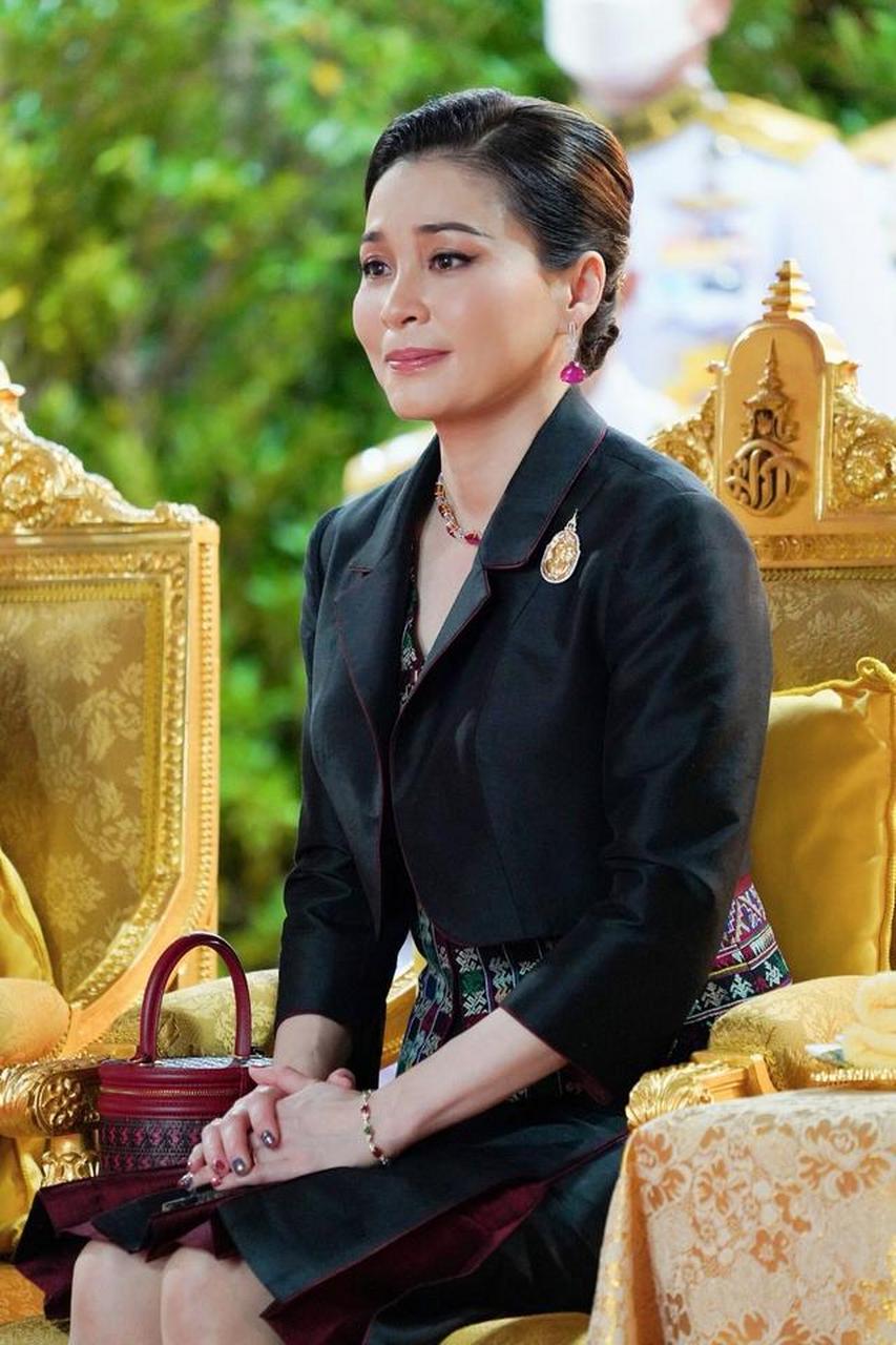 苏提达·哇集拉隆功(suthida vajiralongkorn na ayudhya),哇集拉隆功