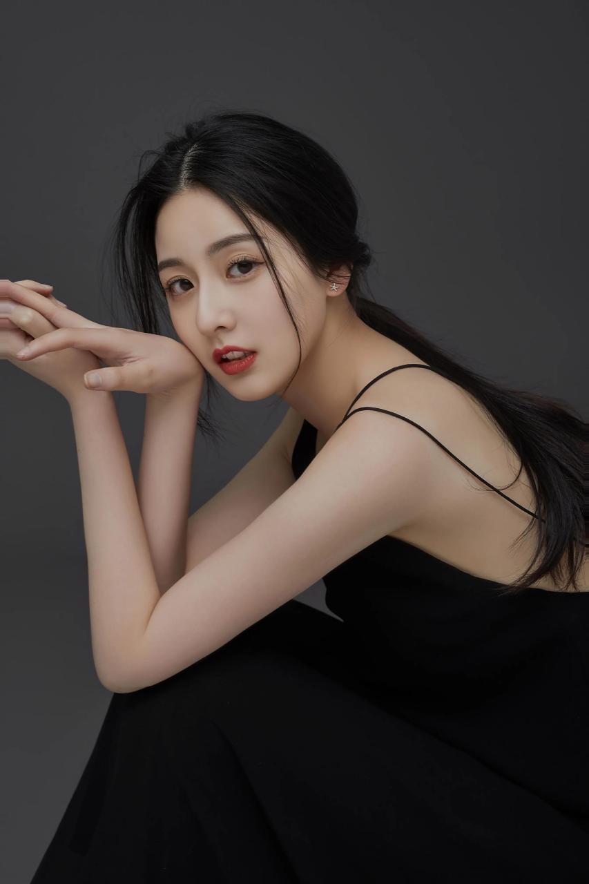 1,徐梦洁接触新剧《不讨好的勇气》,不过她饰演的是女二号,人设还挺不