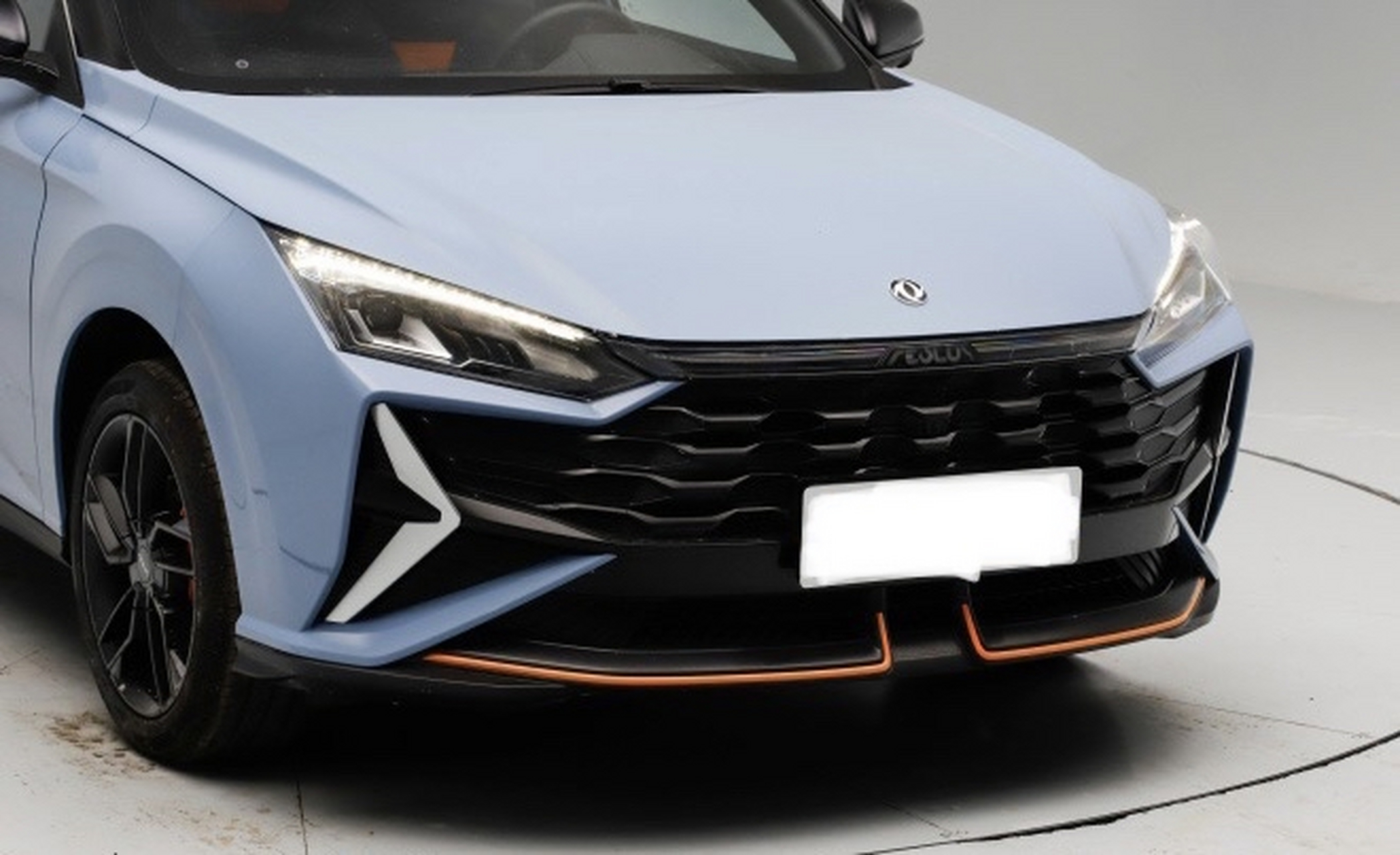 99万元起! 6月2日,东风风神新款奕炫冠军版正式上市,共推出两款车型.