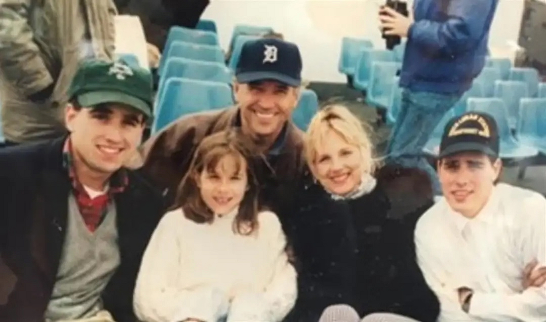 拜登儿子"电脑门"再放猛料,10年内遍游世界"招妓"合拍裸照