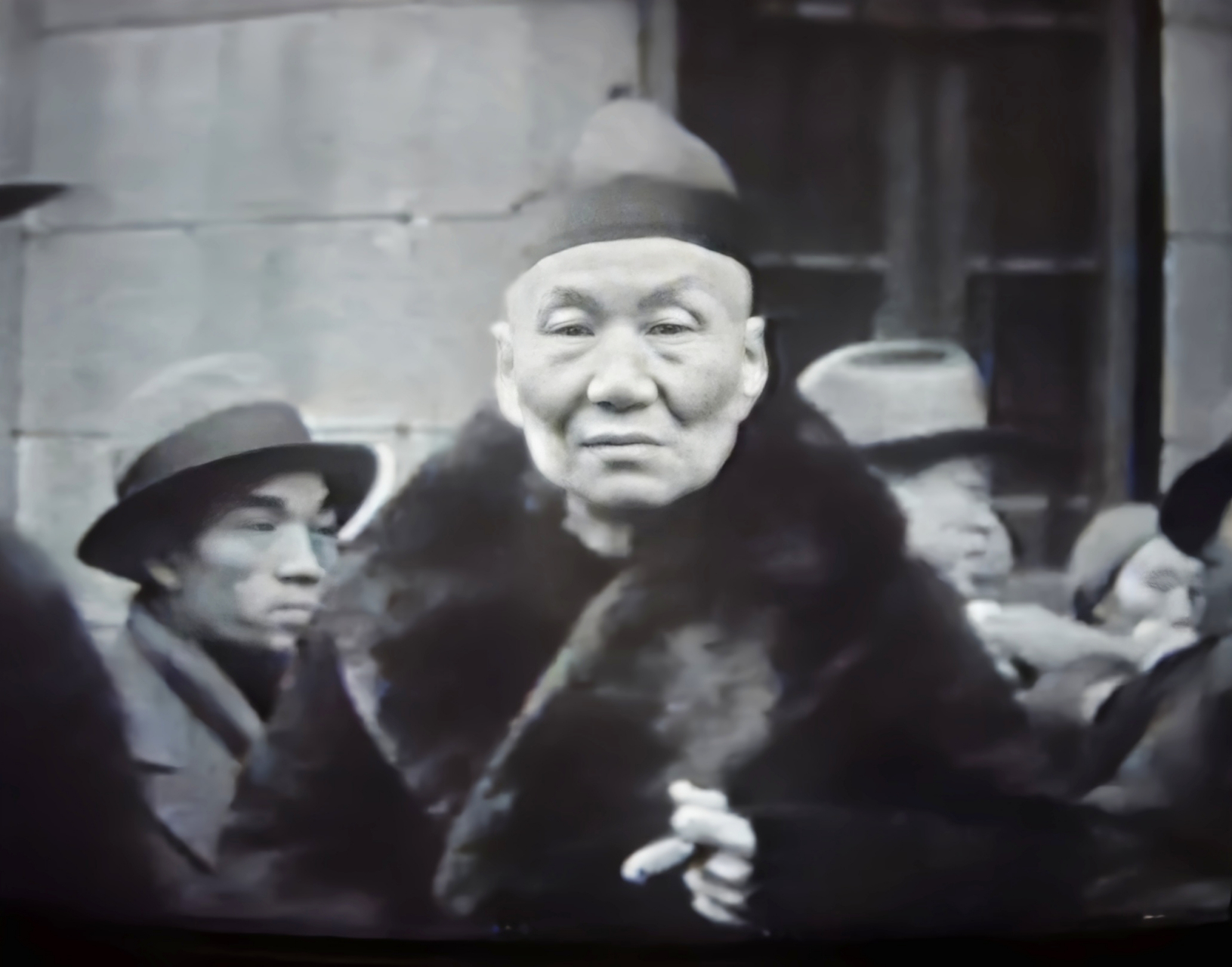 1940年8月14日晚,张啸林在公馆宴请客人时,楼下却传来保镖林怀部和