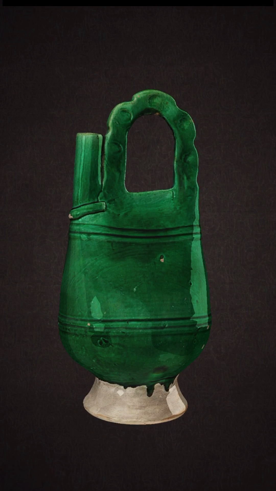 造型独特的绿釉鸡冠壶