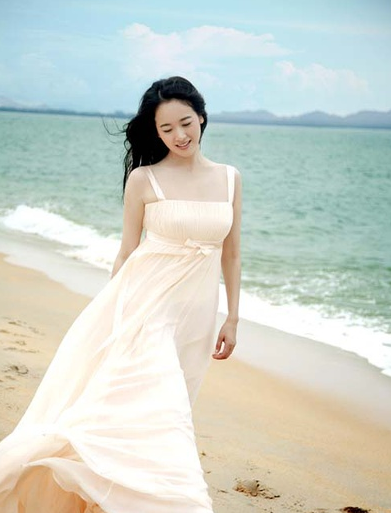 左小青,1977年6月25日出生于湖南省长沙市,毕业于北京电影学院,中国