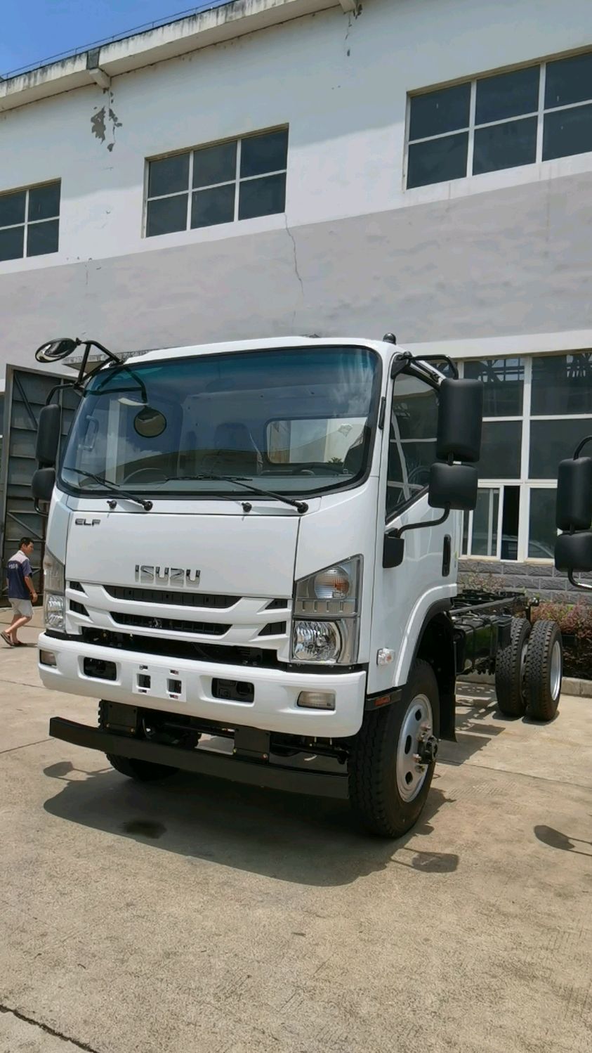 五十铃700p四驱房车底盘到厂