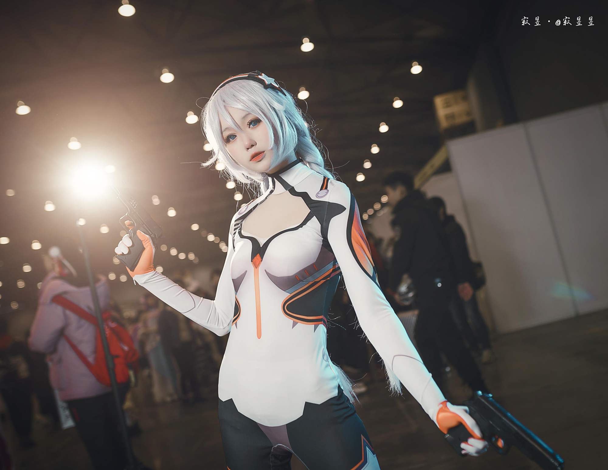 「崩坏3」cos:琪亚娜的枪已上膛,你刚接吗?