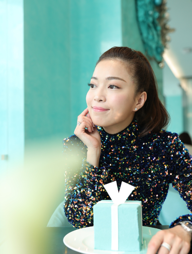 她是东方卫视主持人,当年风光出嫁,离婚后11年孤身抚养儿子长大