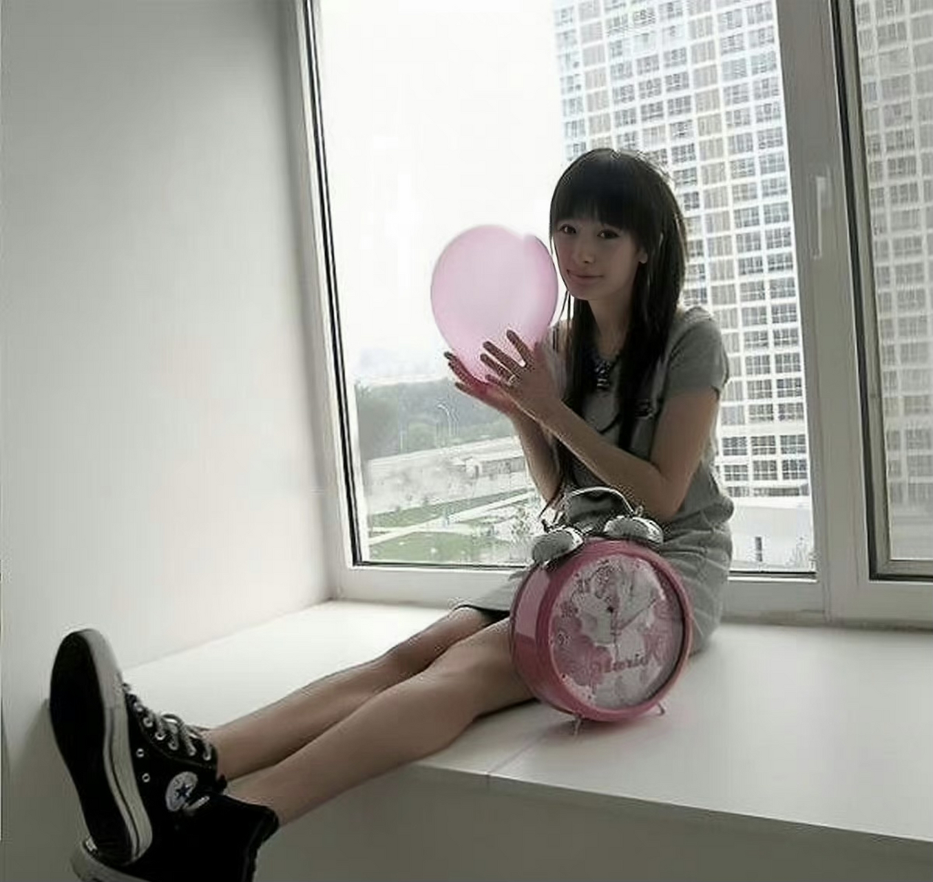 杨幂早年照片,她早期是走甜美路线的吗,好甜好清纯好嫩啊