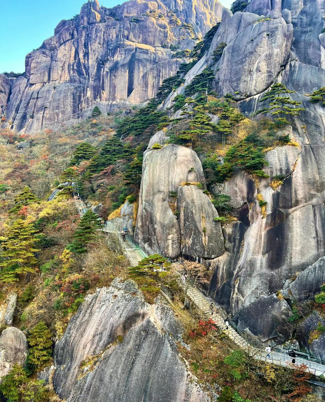 黄山莲花峰,不仅是一座美丽的山峰,让我们重新认识和热爱这地方