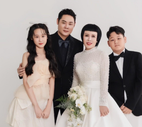 网红猫七七:离婚带仨娃,招来小16岁帅小伙一见钟情,有什么魅力