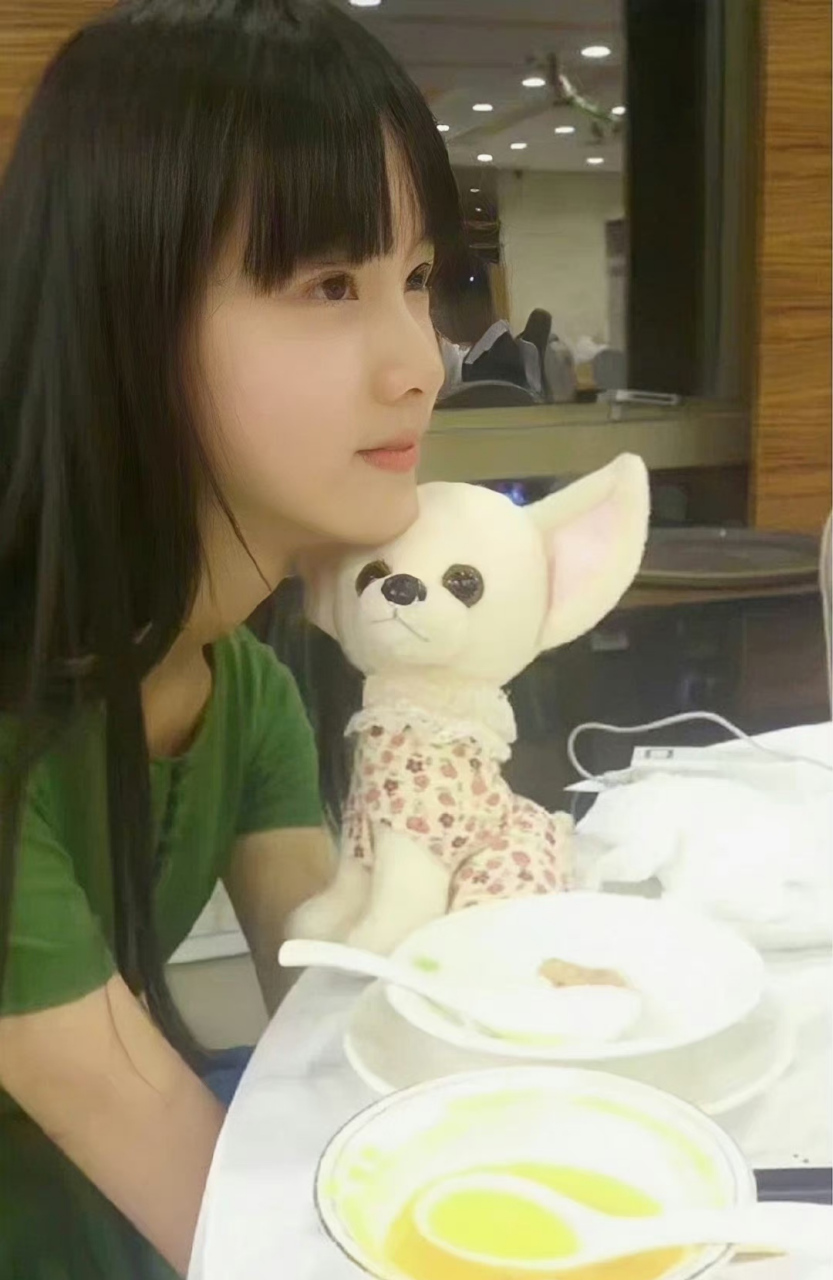 陈都灵学生时期照片