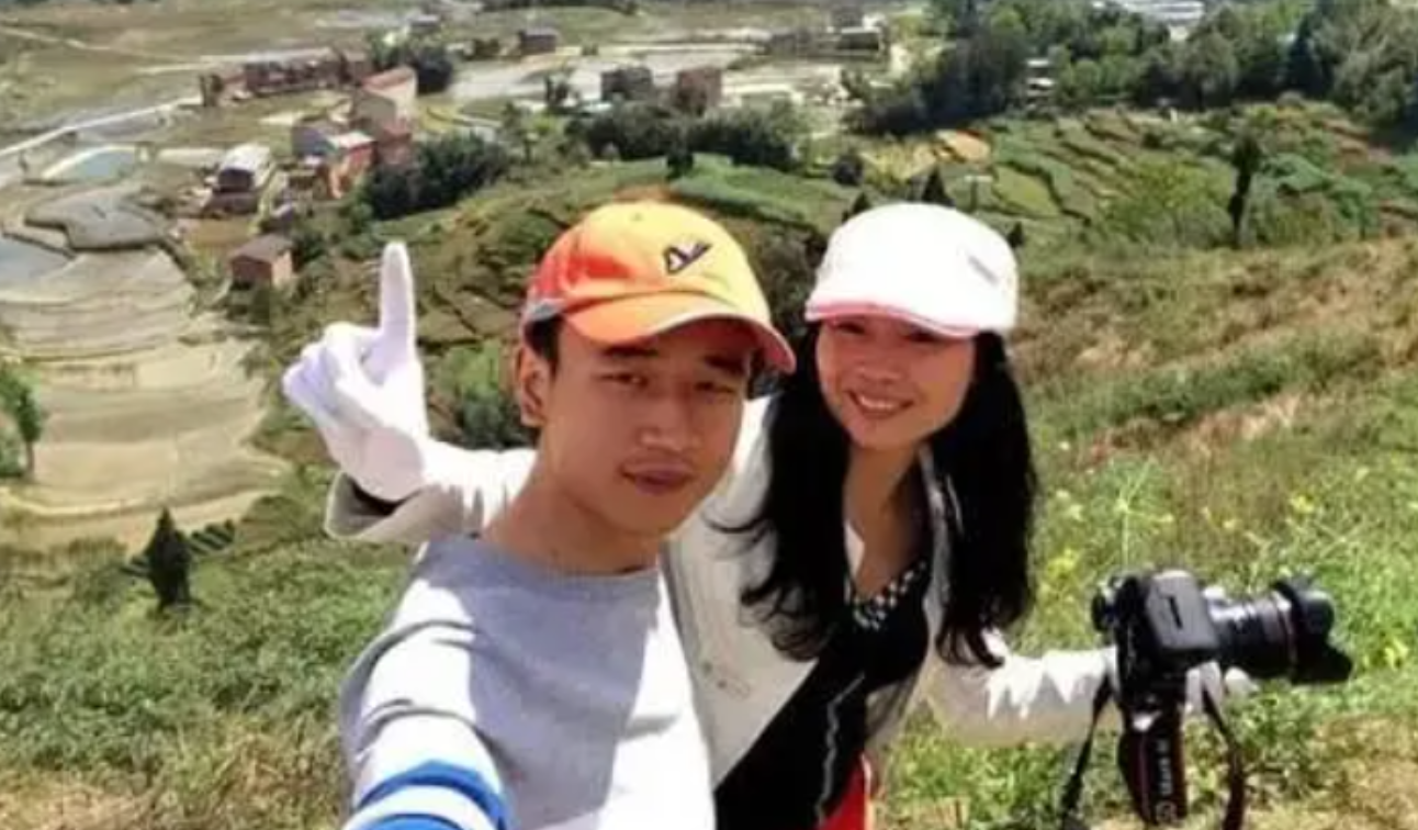 重庆23岁小伙爱上46岁阿姨李良友,2月后闪婚,今6年过去恩爱如初