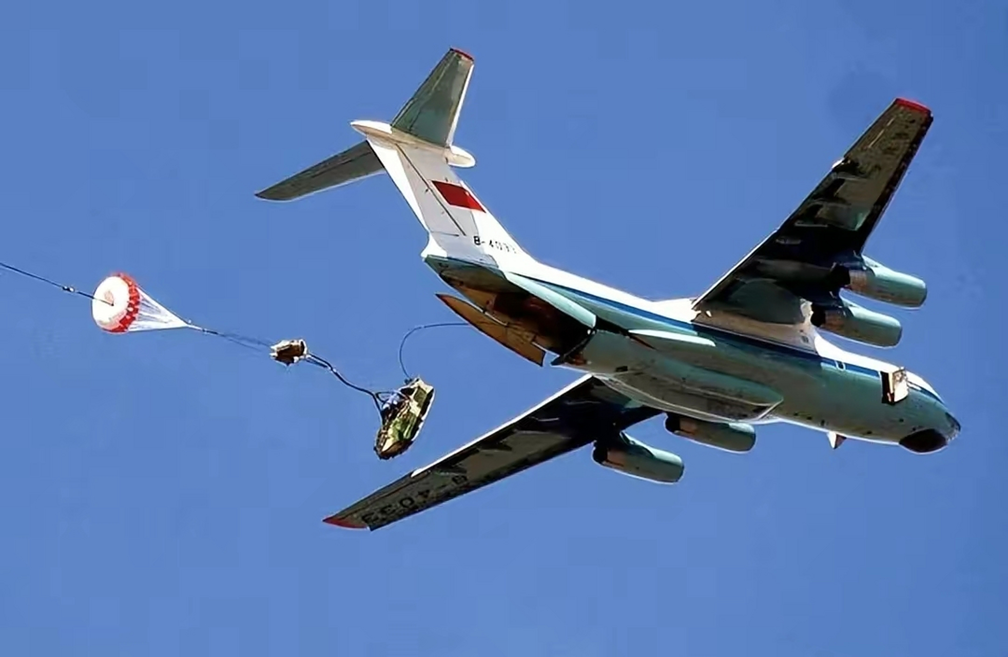 空降兵专用突击利器～zbd-03式伞兵战车,如果能像毛熊一样做到"人车