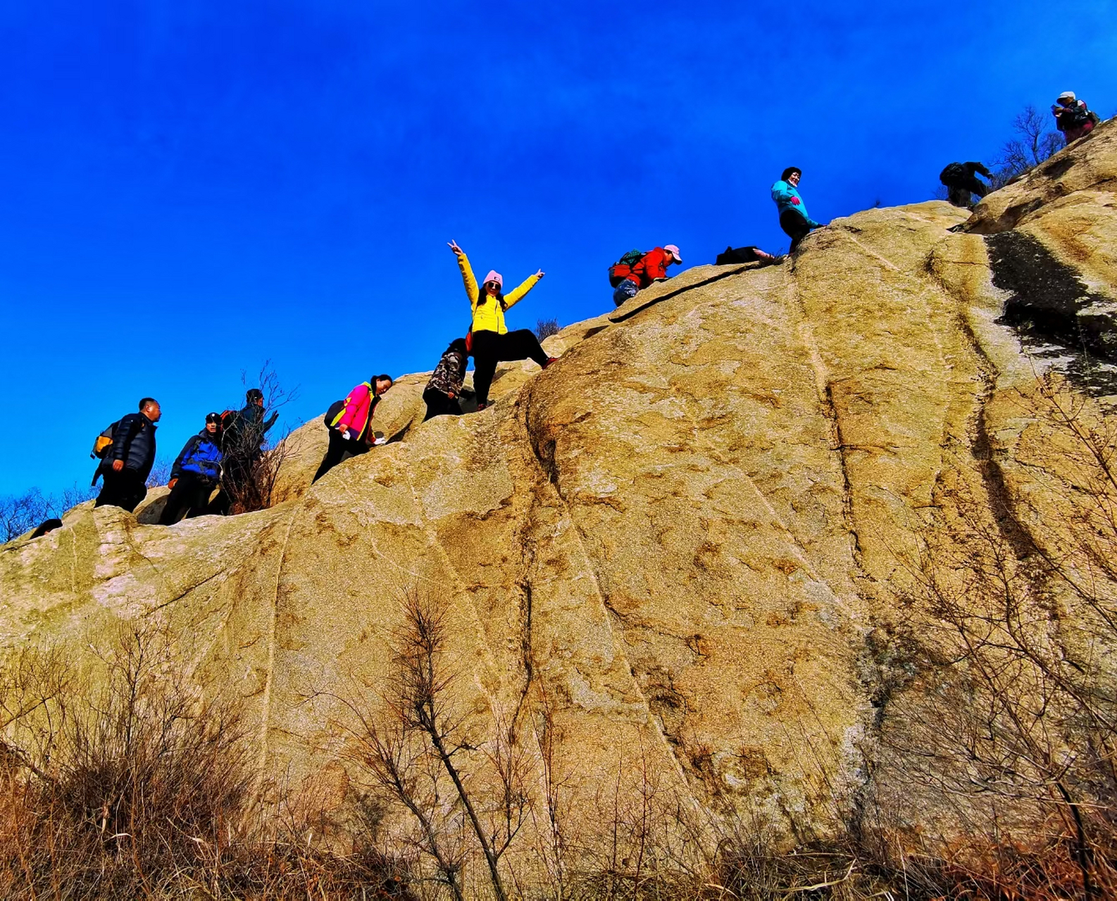 位于辽宁葫芦岛的虹螺山,非常壮观,是徒步旅行的好去处.