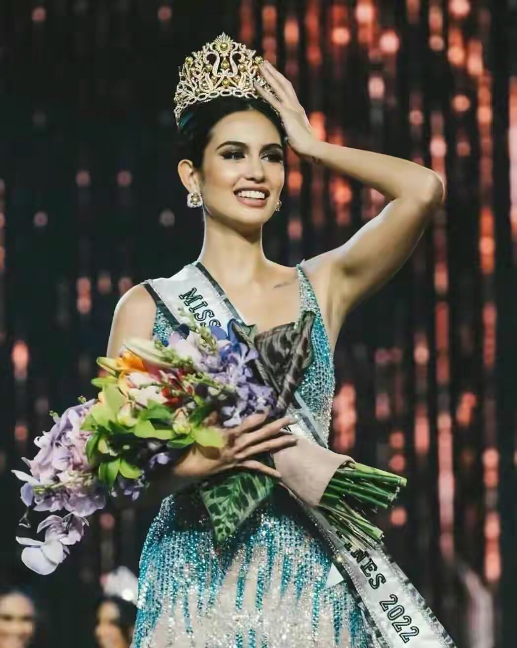 菲律宾环球小姐celeste cortesi,演绎蓝色的魅力