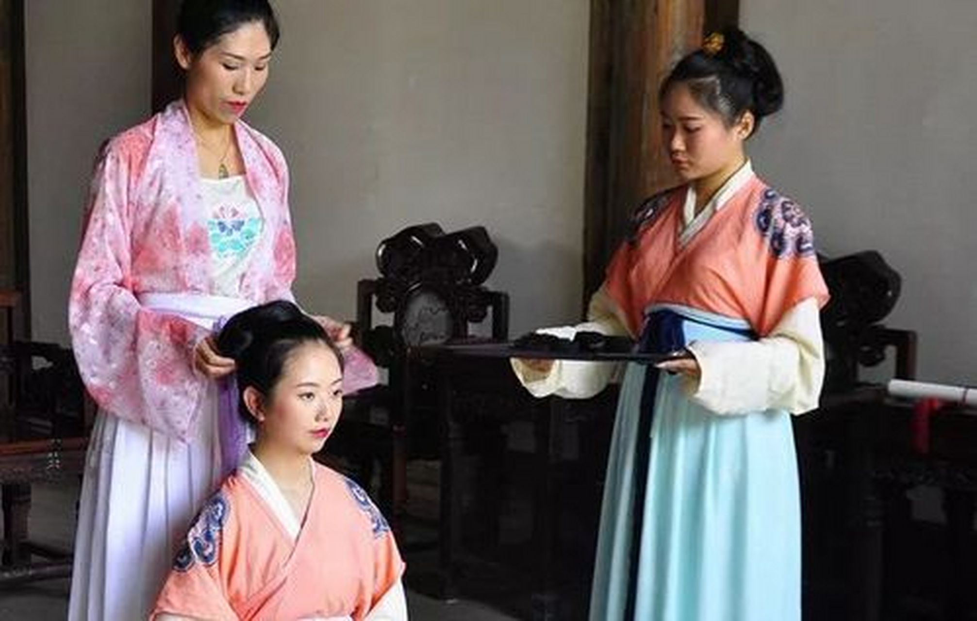 在汉及汉以后的文献中,"女德"的意思仅指"妇女的道德",但在更早的书中