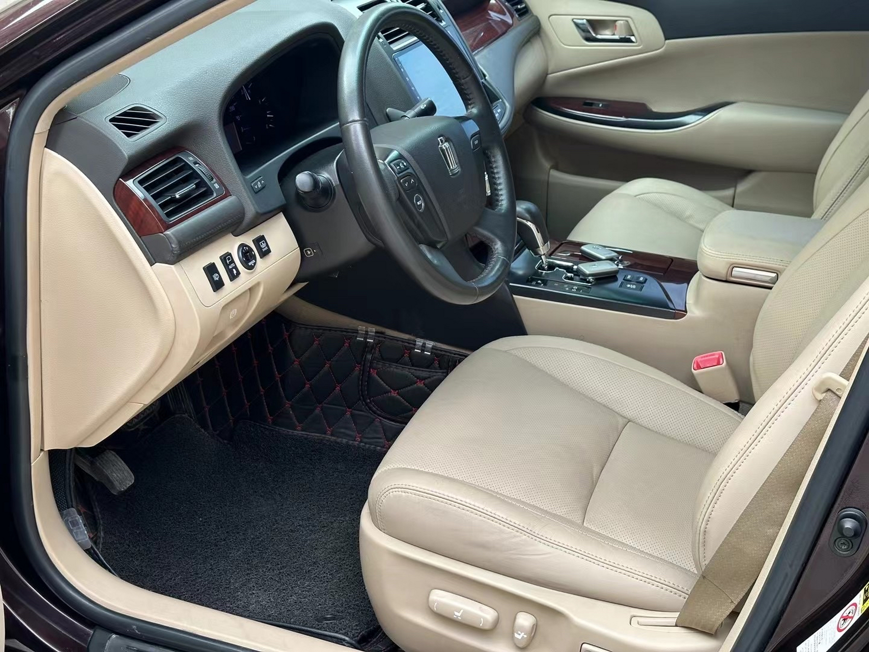 最完美云母红,2011款十三代丰田皇冠2.