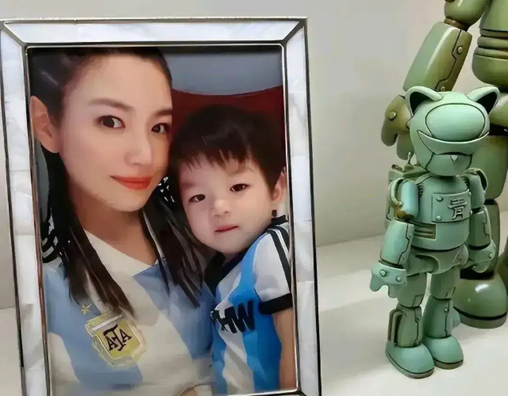 近日,陈晓和陈妍希的家庭生活再次成为了媒体关注的焦点.