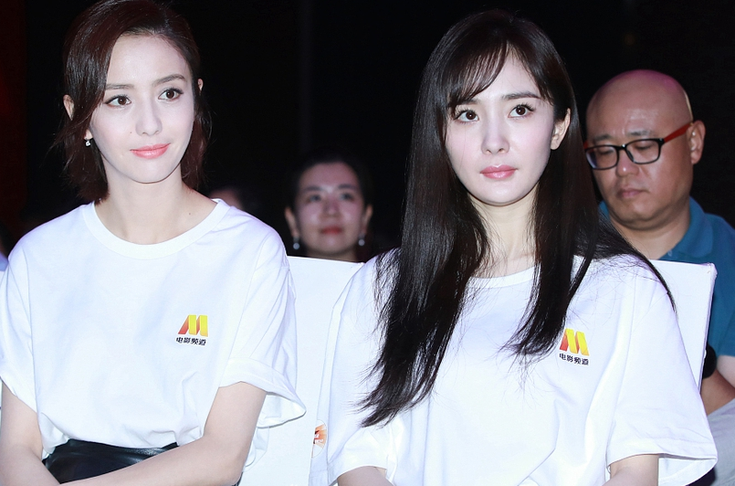 当36岁的杨幂碰上39岁的她,同样的身材姣好,网友:不能比不能比