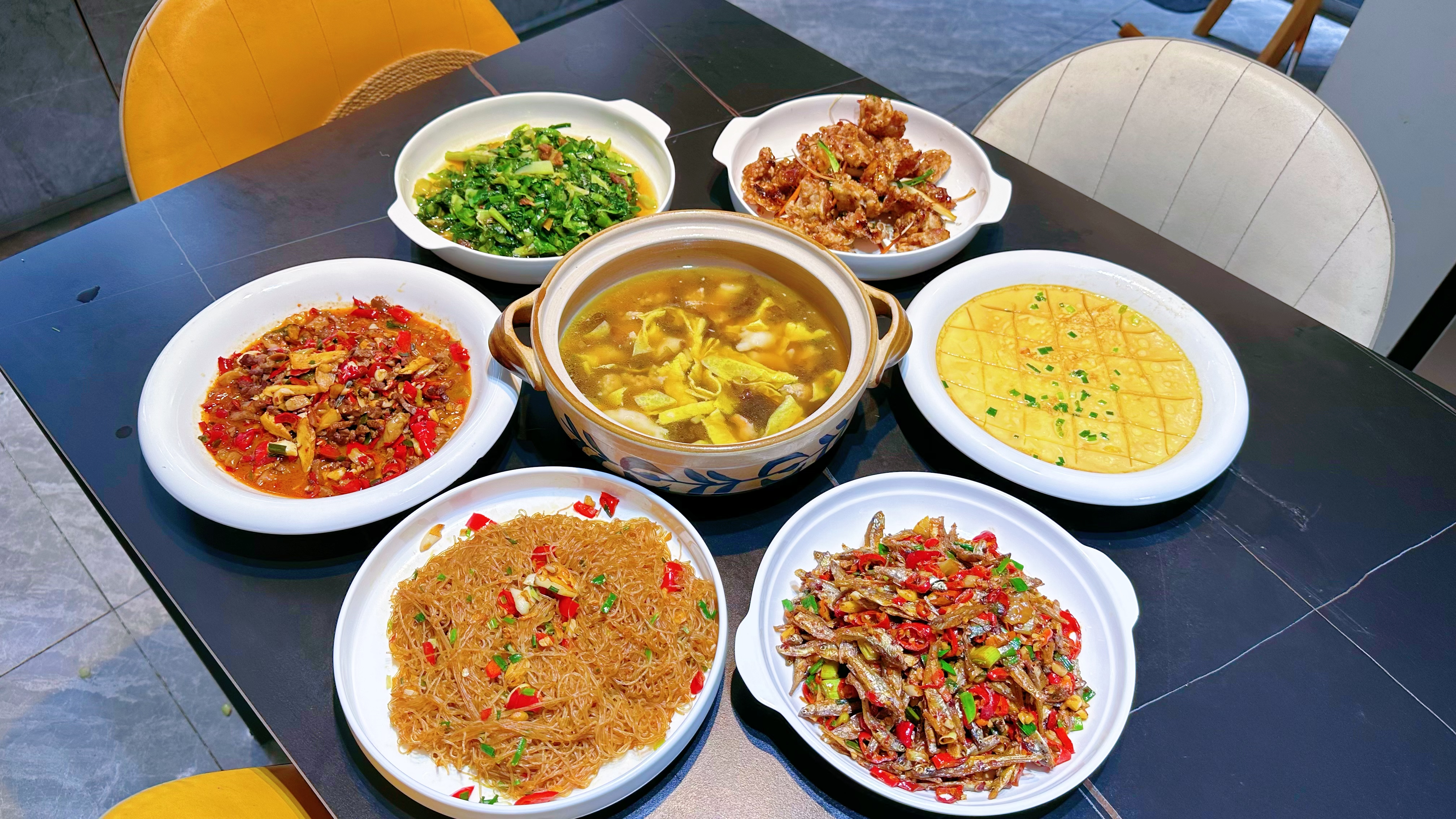 马上开学了,午餐做的全是孩子们爱吃的,锅包肉,粉丝煲,都好吃