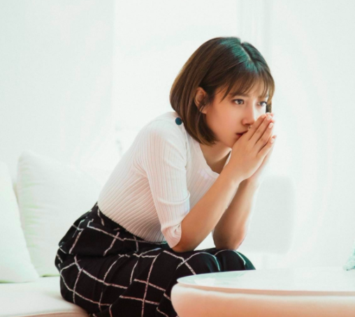 不温不火的啜妮这一次终于让人记住了她,也记住了她长什么样