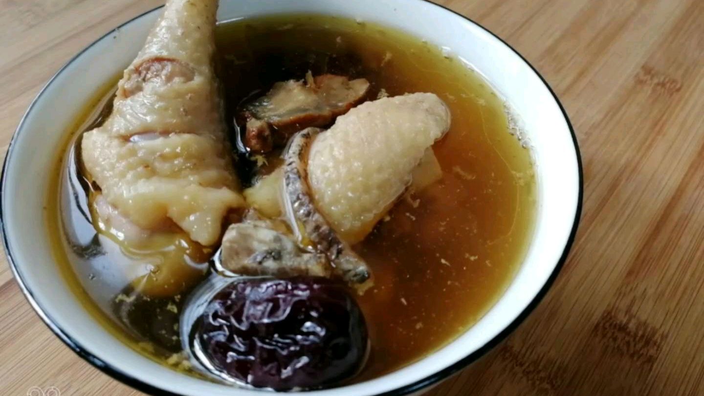 3-5月是小孩子长高的黄金时期,给他炖这款汤,辅助小孩骨骼发育