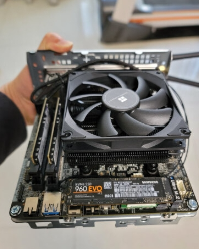 华擎deskmini x300电脑主机,性能与便携的完美结合,仅需889元!