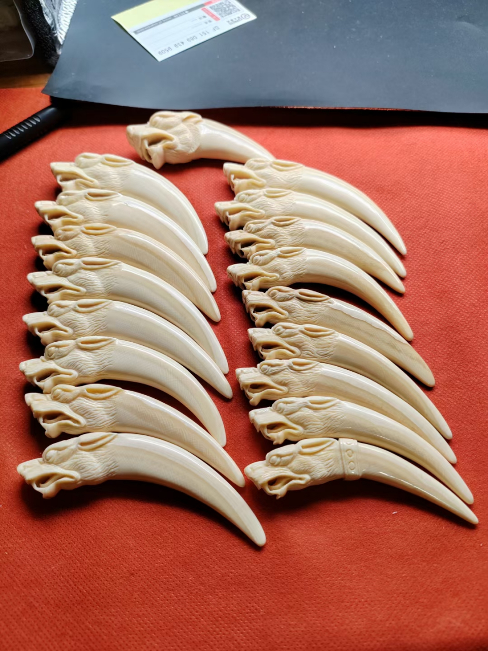 猛犸象牙雕,狼头牙尖吊坠