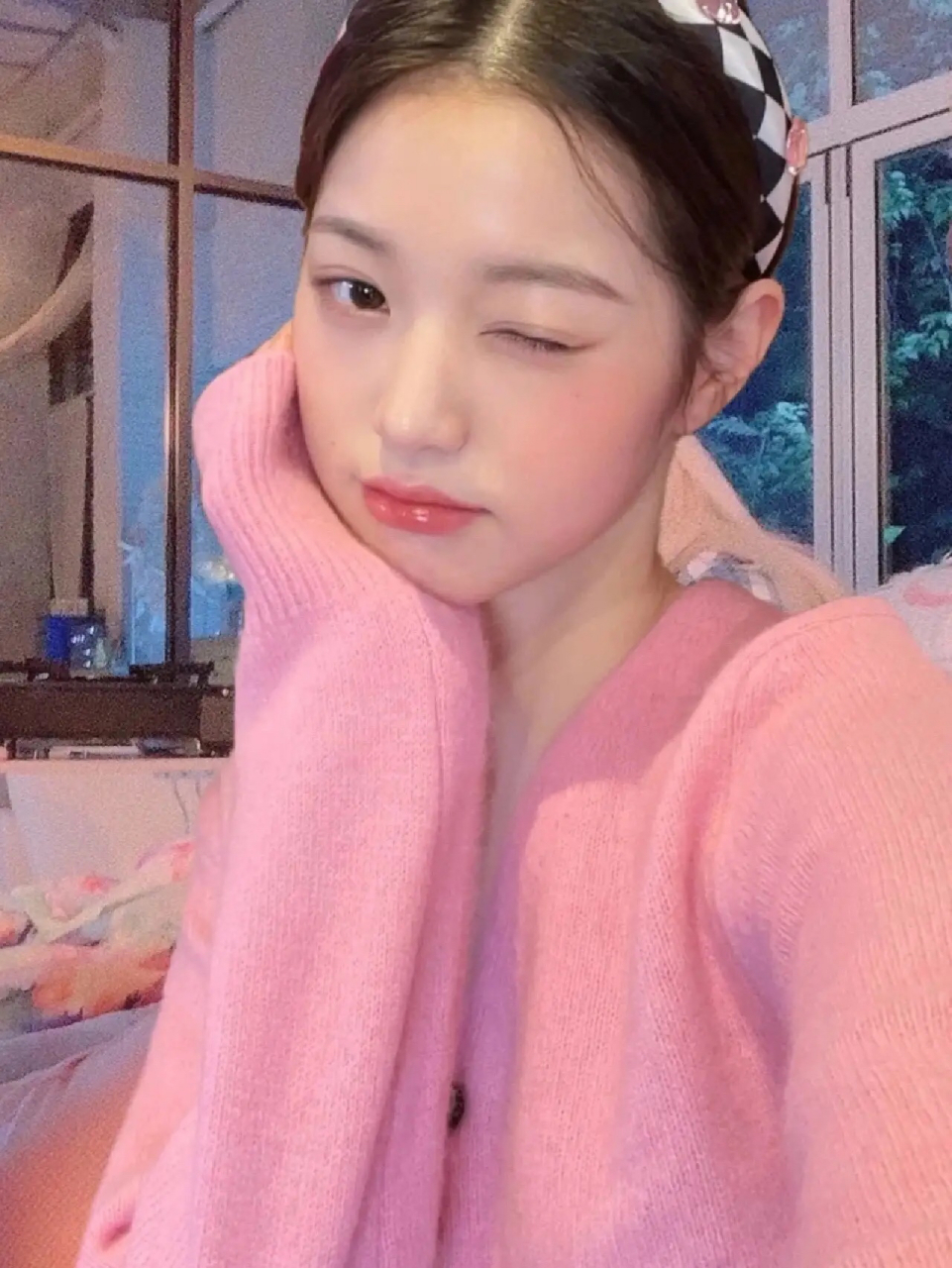 爆款练习生# 张元英的自拍美照!