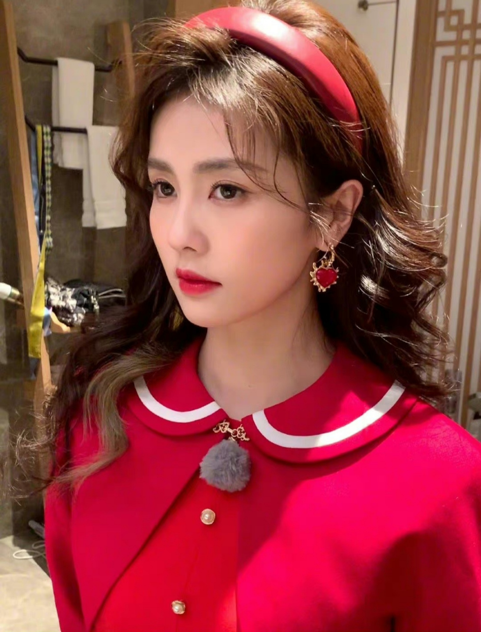 白鹿模特旧照曝光,稚嫩年少 你觉得和现在样子变化大吗#明星