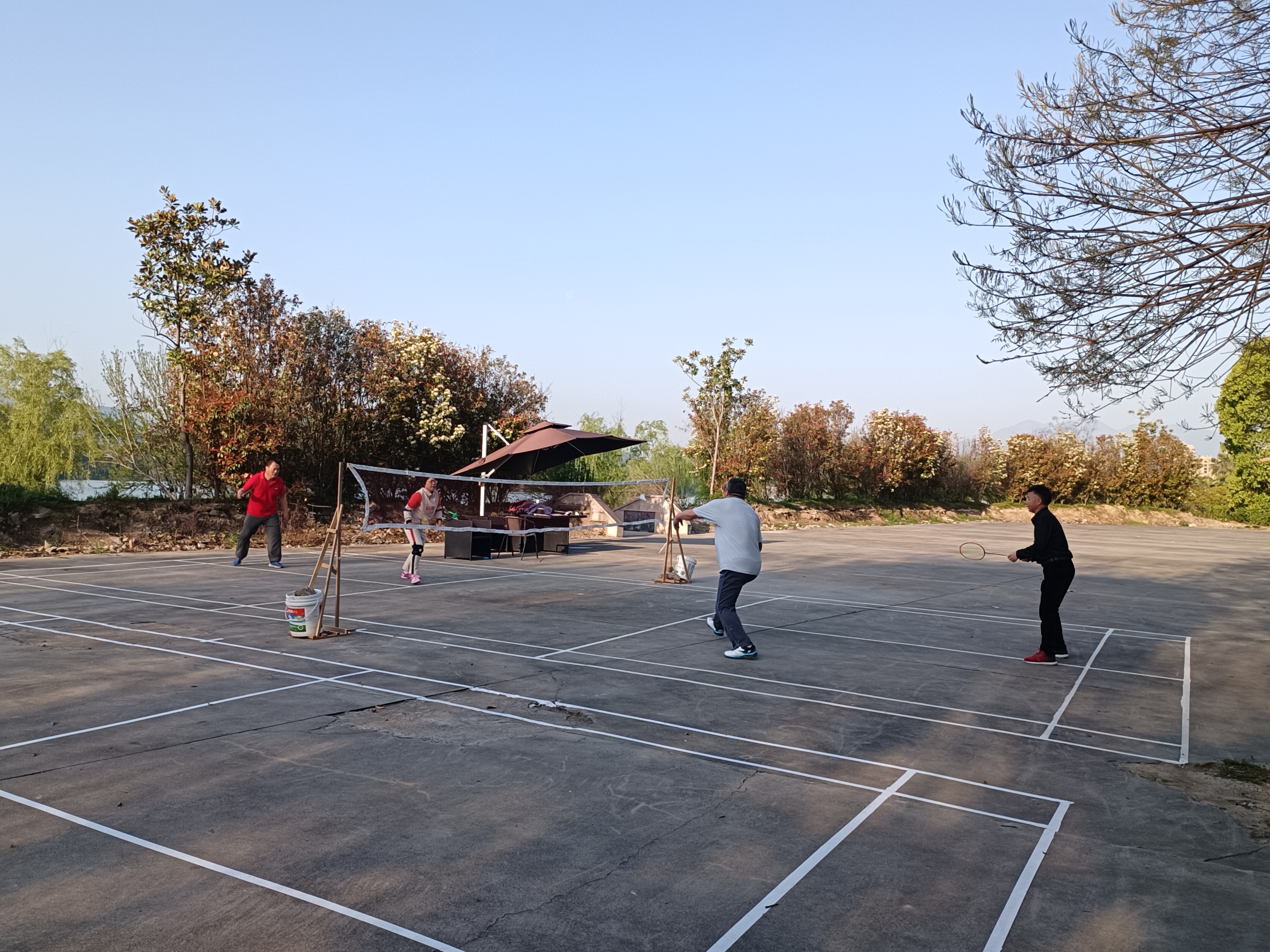 东区湖滨广场羽毛球场