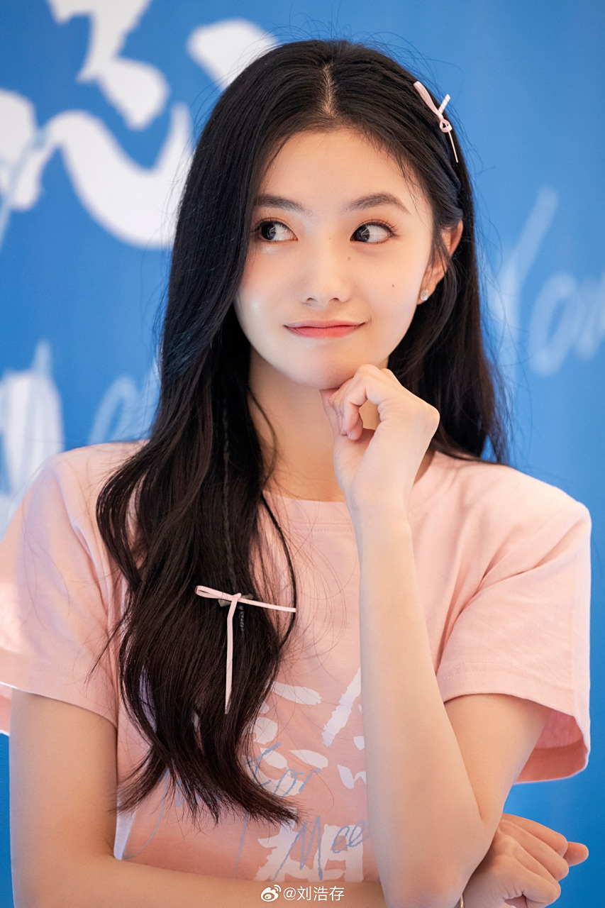 刘浩存 (来源刘浩存官微) #电影念念相忘# #每日娱乐播报# #养眼美女