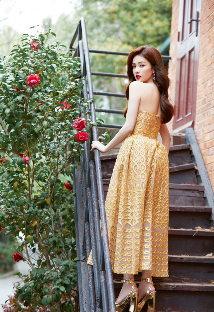 白鹿# 黄色羽毛蓬蓬裙 67