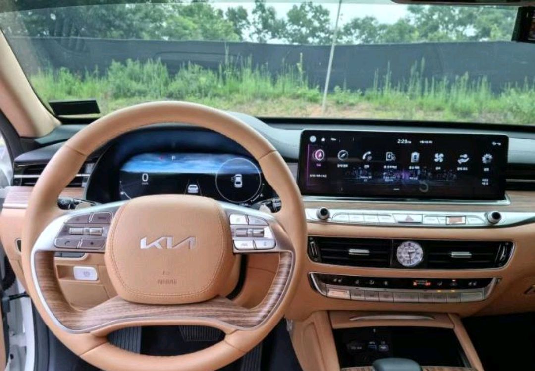 新起亚k9来了,浅棕色内饰豪华大气,尺寸更大,旗舰级轿车水准