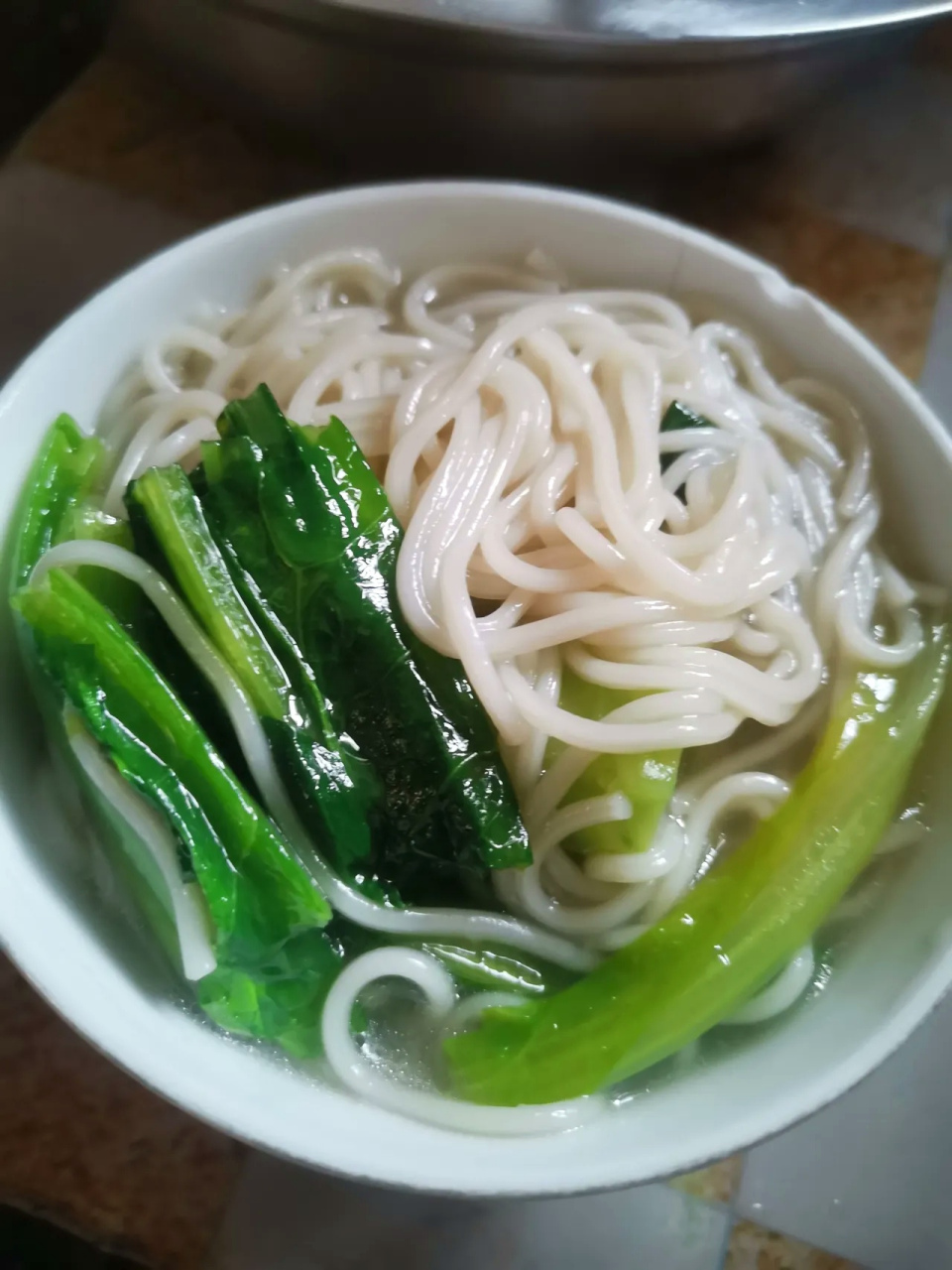 今天我要来聊聊我婆婆煮的面条,简直是一道"美味"的风景线!