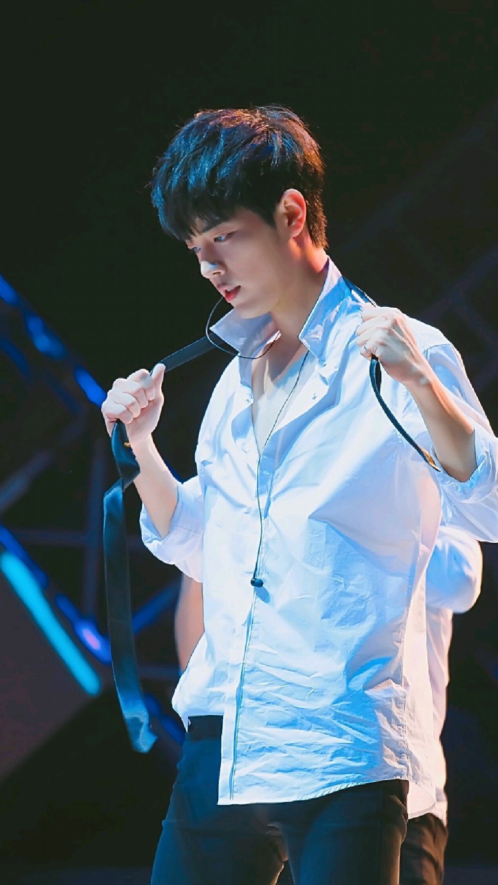 肖战领带创意高燃舞蹈