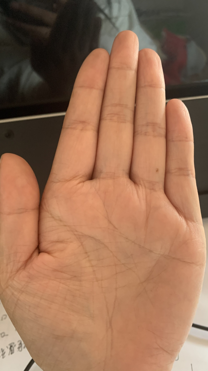 中指最长, 无名指第二 食指第三 小指第四, 大拇指最短 有谁是跟我一